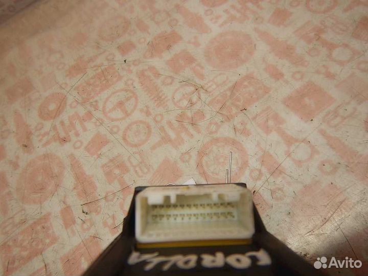 Блок управления стеклоподъемниками Toyota Corolla