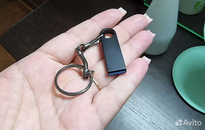 Флешка USB на 128 Гб Новая с цепочкой