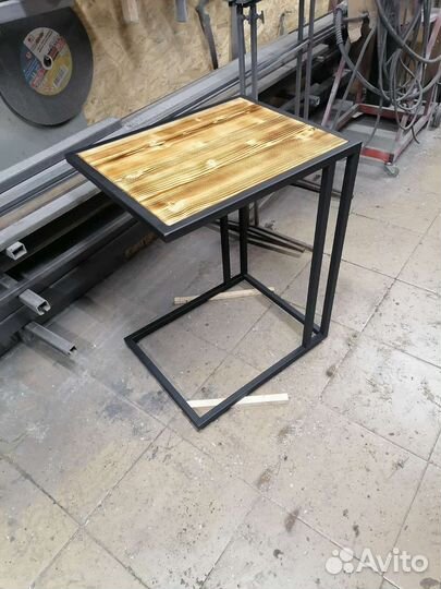 Журнальный столик в стиле лофт