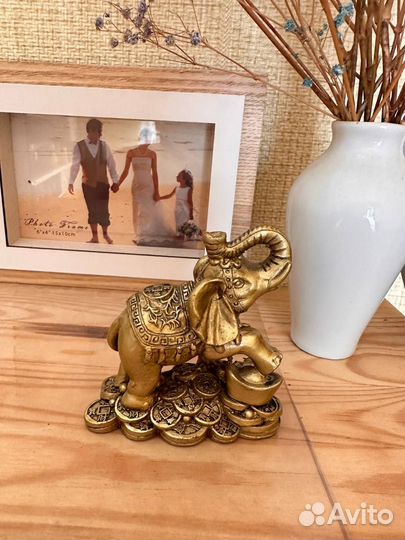 Новый сувернирный слоник нэцке слон с монетами