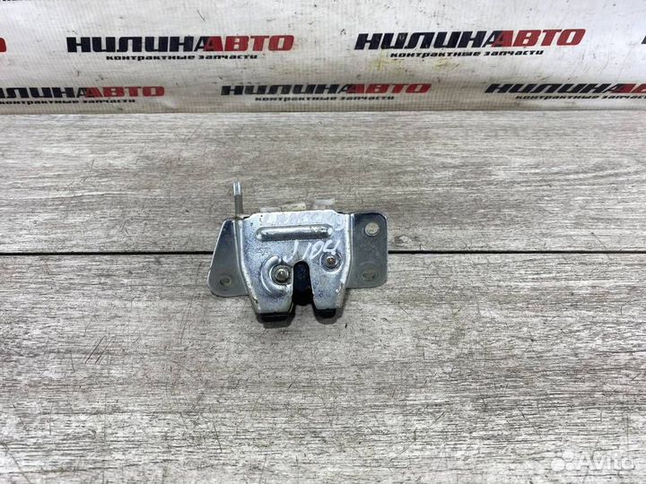 Замок крышки багажника Митсубиси Лансер 9