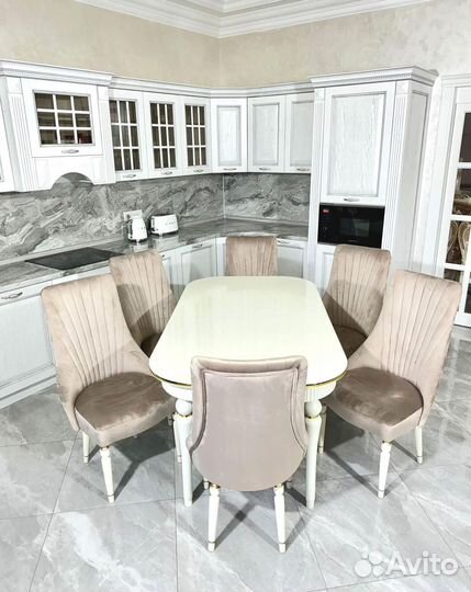 Стол и стулья комплект. Глухой стол