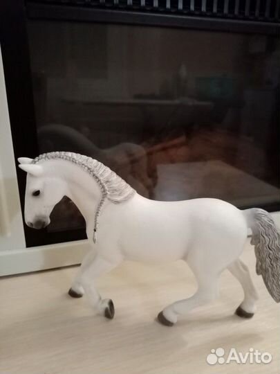 Статуэтка Сувенир рельефная лошадка белоснежная