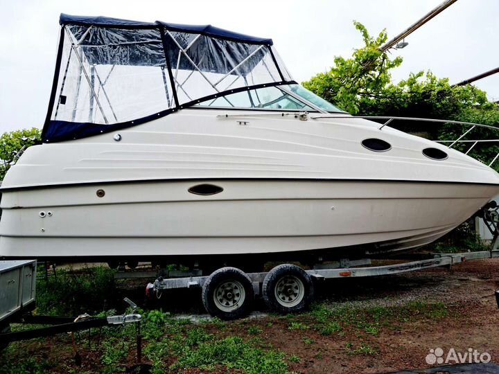 Катер Regal 242 Commodore