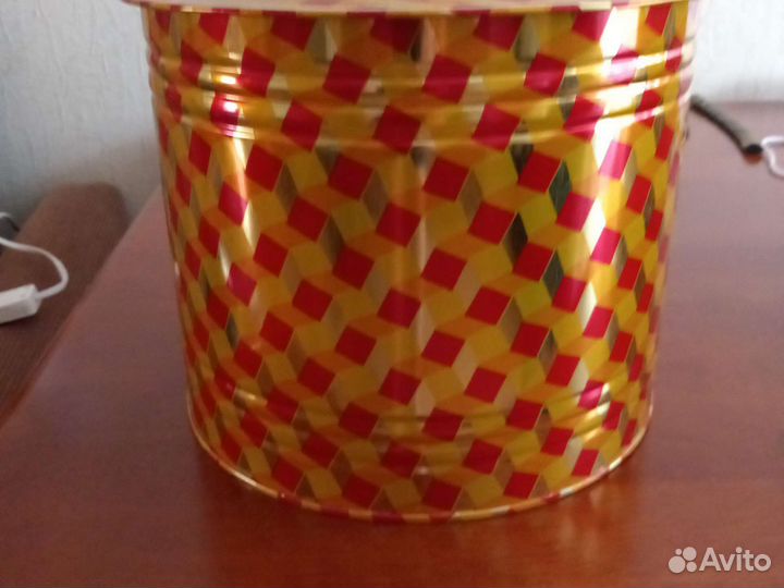 Коробка подарочная.металлическая