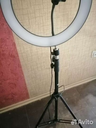 Штатив с лампой кольцевой