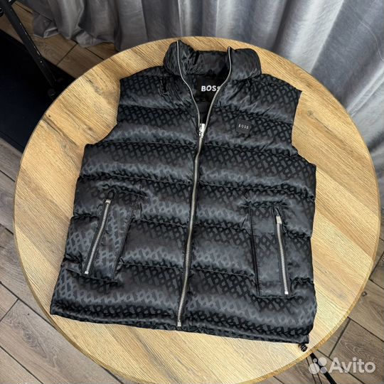 Жилет Boss Monogram черный