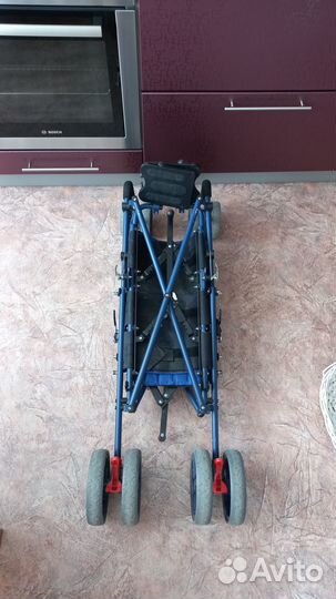 Прогулочная коляска (трость)