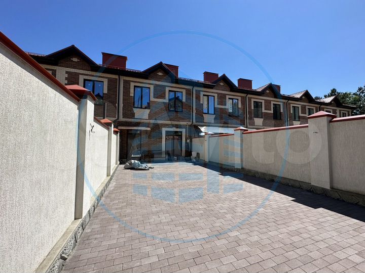 Таунхаус 212,8 м² на участке 1,5 сот.