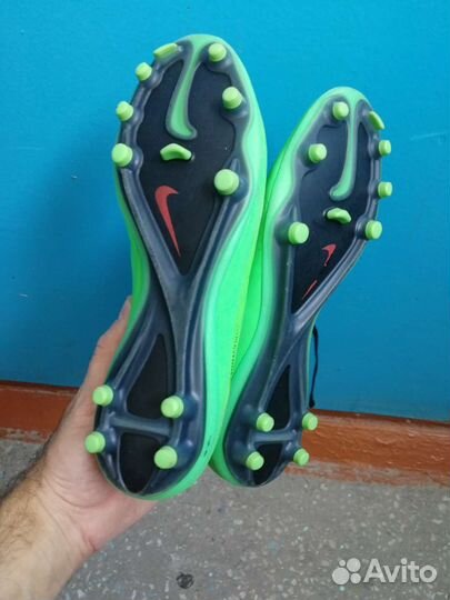 Футбольные бутсы nike