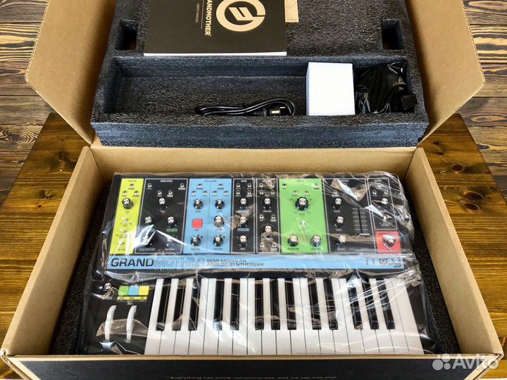 Moog Grandmother синтезатор в Наличии