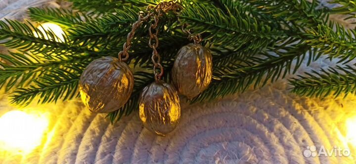 Елочная игрушка Три орешка ручная работа