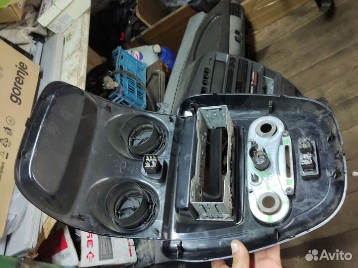 Центральная консоль Гранта в сборе