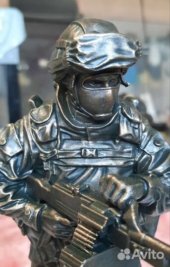 Скульптура российского солдата