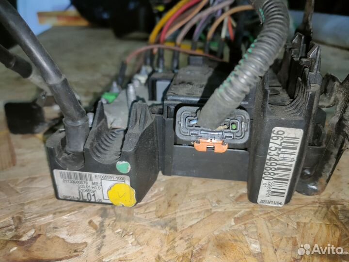 Блок предохранителей Citroen Peugeot JL01