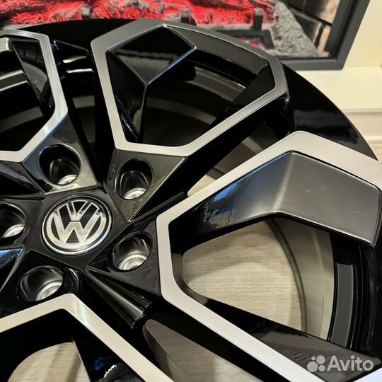 Комплект новых VW 18*8j 5*112 et40