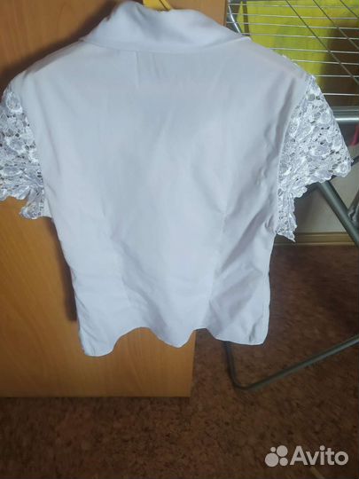 Продам школьную блузку