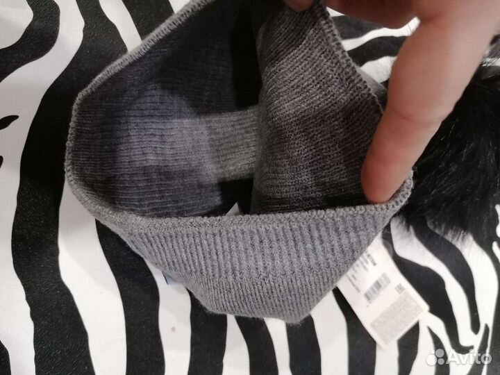 Шапка на девочку с пумпоном (новая)