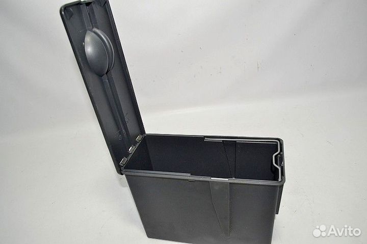 Отделения для хранения в торпеде mercedes-benz Act