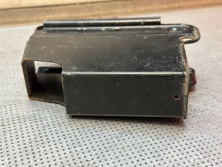 Б/У Крышка блока управления двигателем00