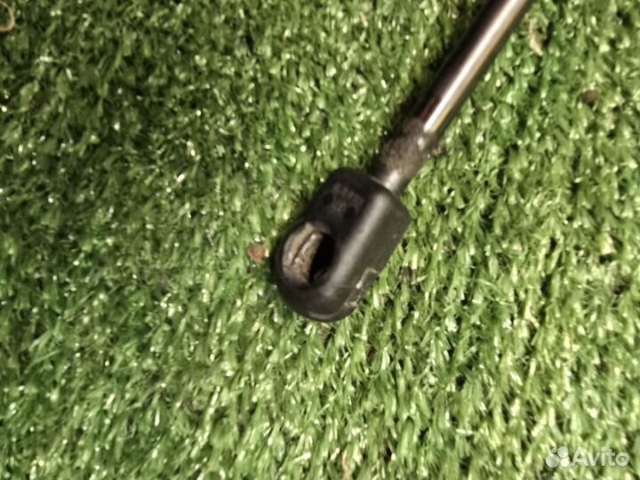 Амортизатор крышки багажника Audi A6 4F2/C6