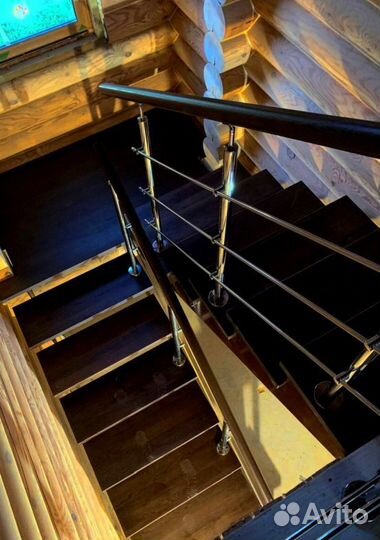 Облицовка лестничного металлокаркаса деревом