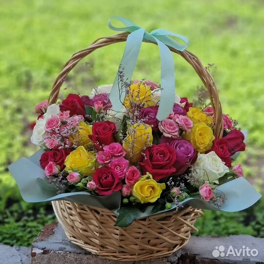 Розы в коробках и корзинах