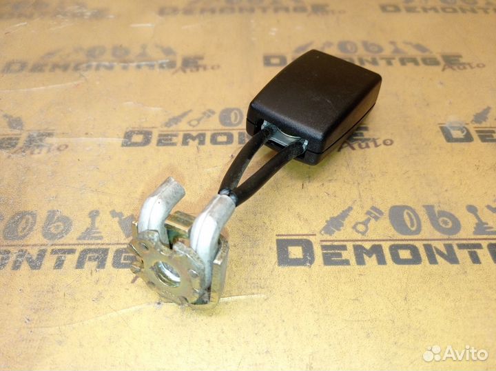 Ответная часть ремня безопасности задняя Passat B5