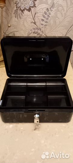 Шкатулка сейф с замком