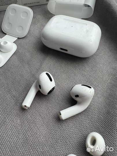 Airpods pro with Wireless Charging Case