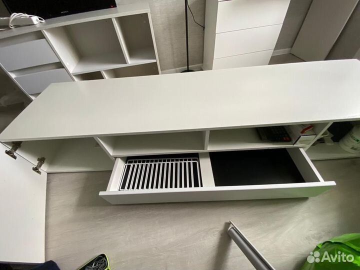 Полка под телевизор