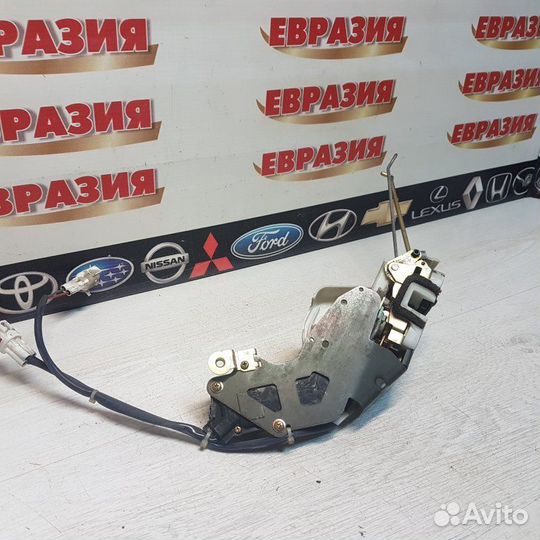 Замок двери передний правый Suzuki Aerio RB21S