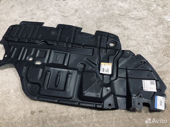 Пыльник моторного отсека левый Camry xv50, 55