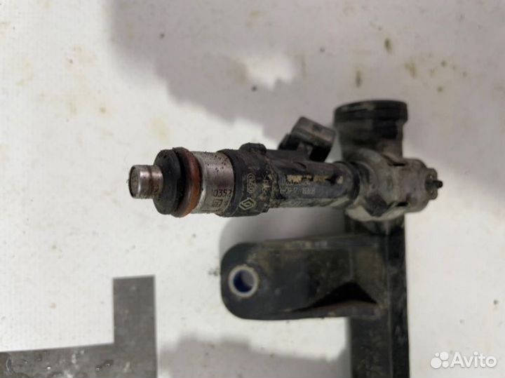 Рампа с форсунками Renault Logan 2 K4MA812 2016