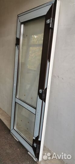 Пластиковая дверь