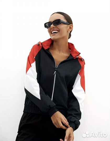 Ветровка женская