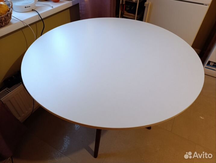 Кухонный стол круглый