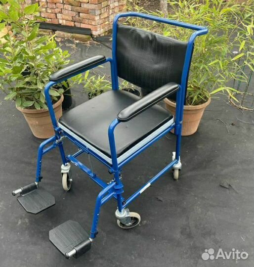 Стул-коляска с туалетом