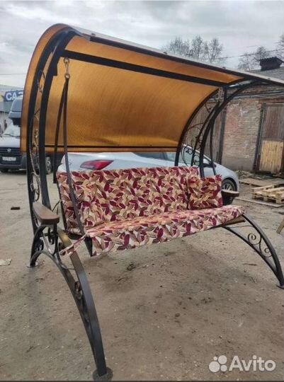 Кованная садовая качель 