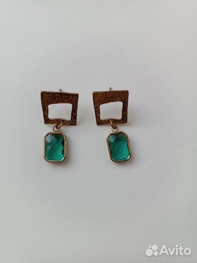 Серьги бижутерия с изумрудным камнем
