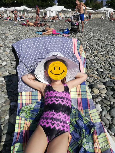 Продам на девочку купальник и плавательные трусики