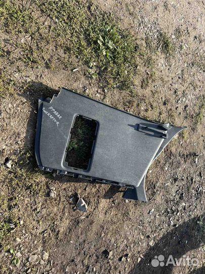 Обшивка багажника левая Renault Kaptur