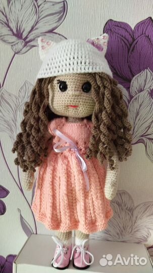 Вязаная кукла ручной работы