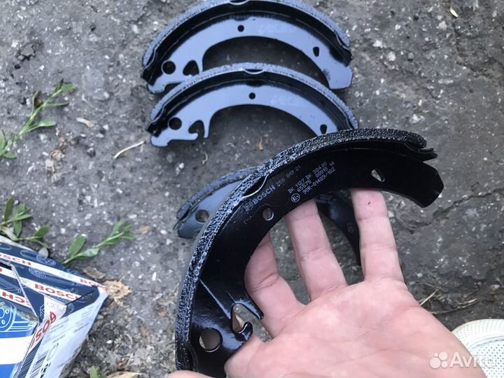 Тормозные колодки задние новые Гранда без абс