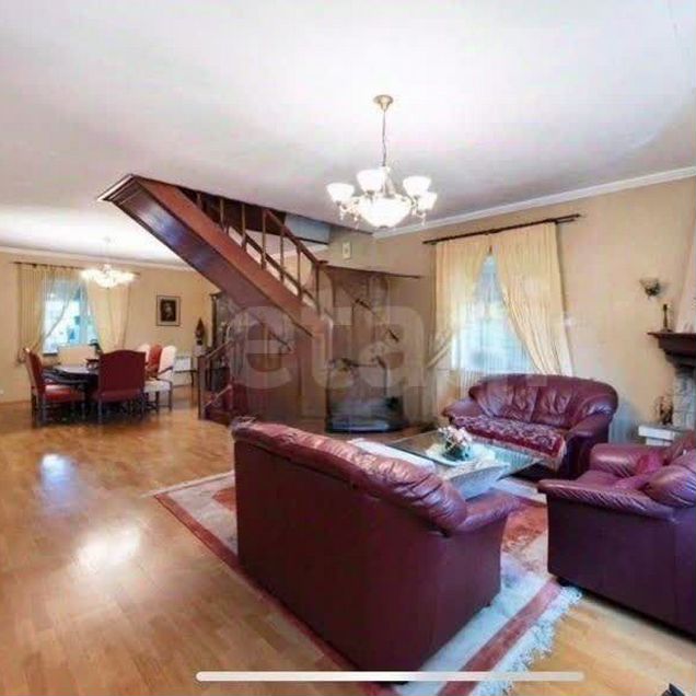 Дом 455 м² на участке 6 сот.