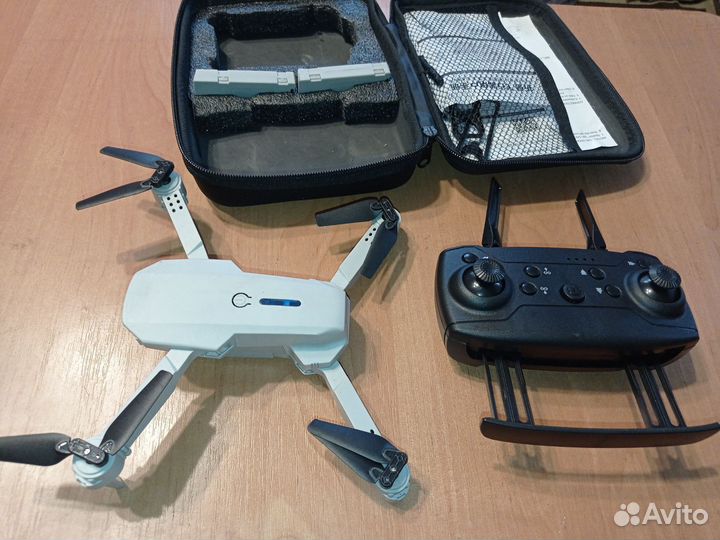 Квадрокоптер е88pro