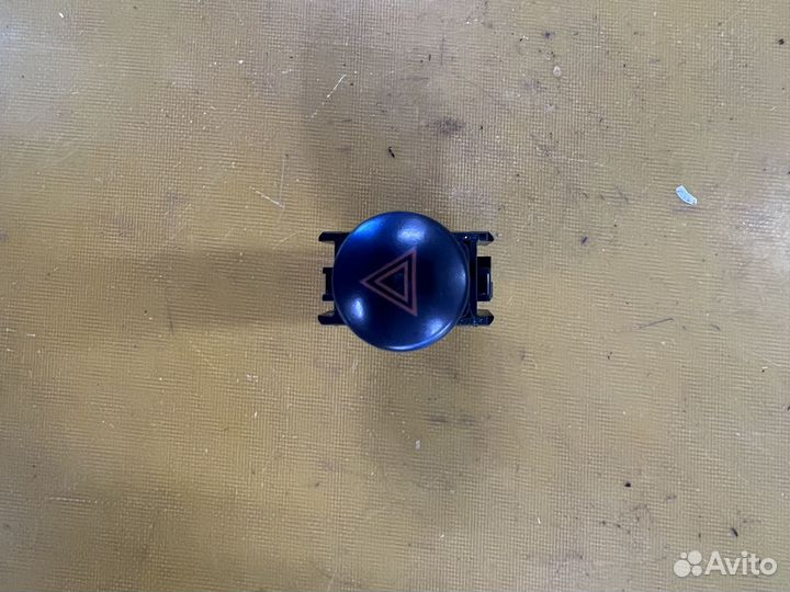 Кнопка аварийки Pontiac Vibe 2004-2007