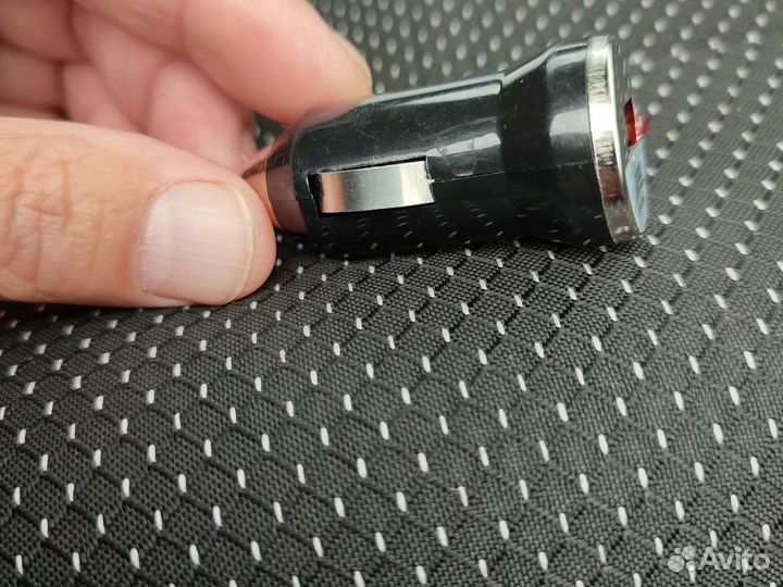 Автомобильное зарядное устройство для телефона