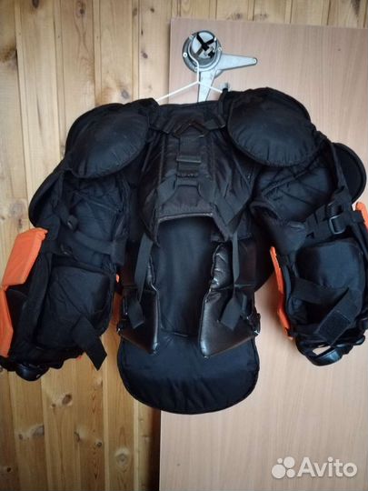 Вратарский хоккейный нагрудник