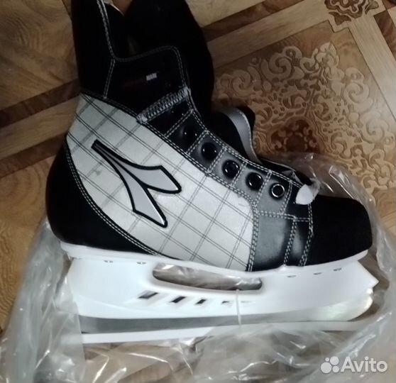 Новые Коньки хоккейные 41 размер